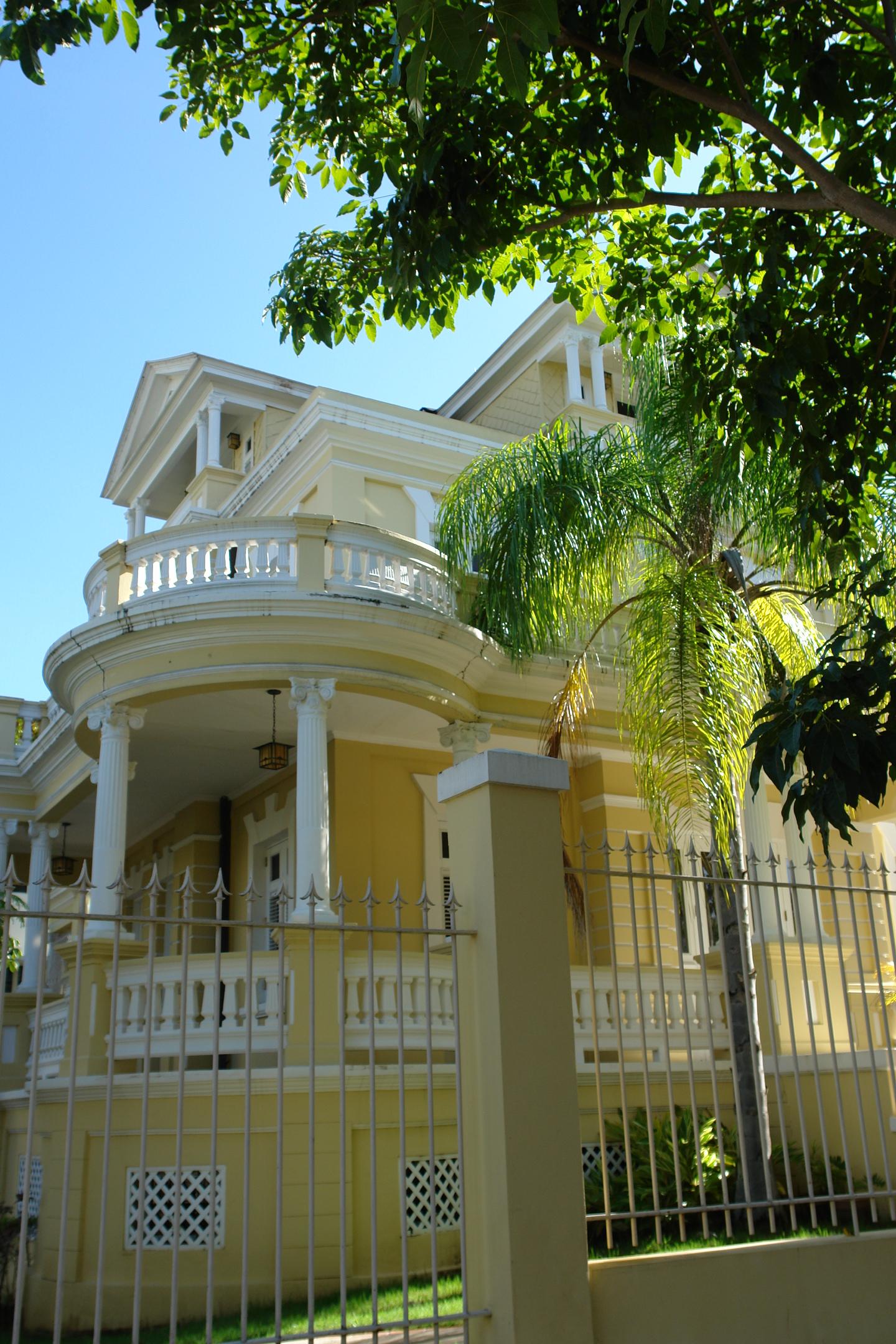 Casa La Giralda - Avenida Miramar, esquina calle Marti 651 - San Juan (Miramar) - 2011 00013
